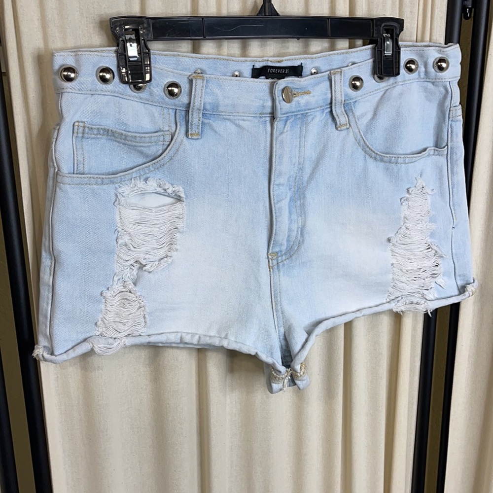 ❗️SOLD❗️FOREVER 21- HIGH WAISTED STUDDED BOOTY SHORTS 30 - Picture 2 of 7